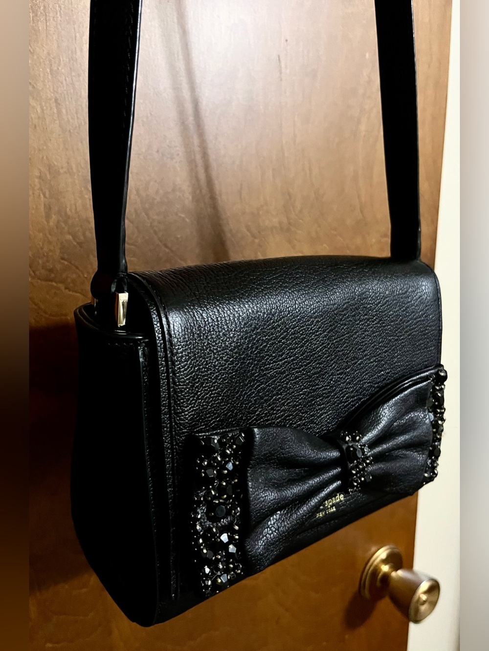 KATE SPADE NEW YORK NWOT MERIWETHER MANOR PLACE BLACK BOW CROSSBODY BAG- BLACK